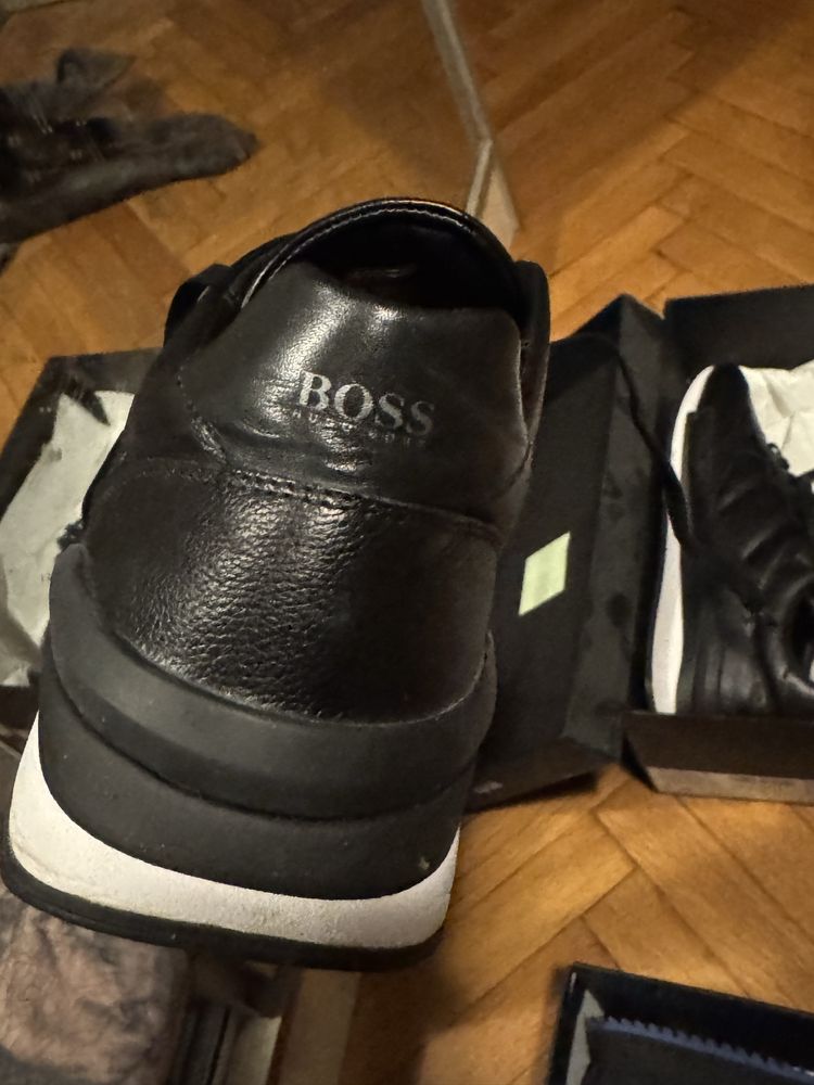 Продавам 2броя обувки/сникърси Boss и Emporio Armani
