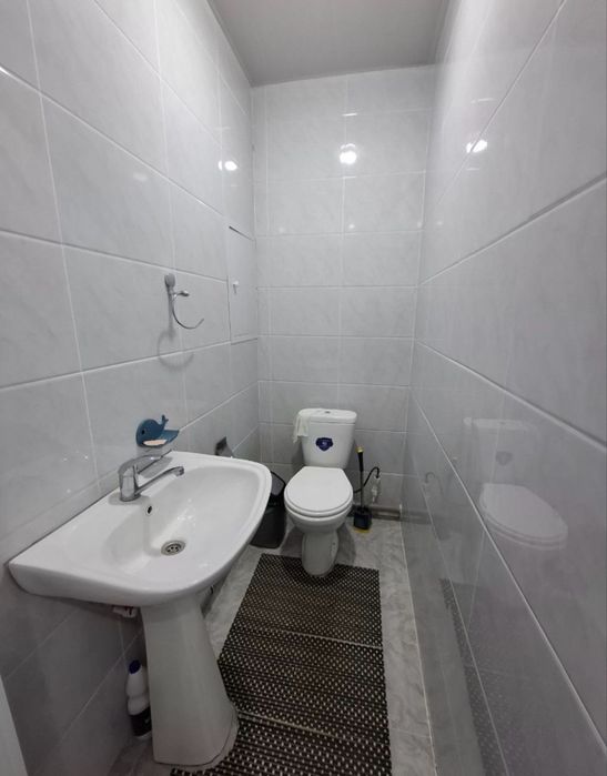 Срочна квартира сотилади сергели супутник 16 А метро 5 чи бекат енида