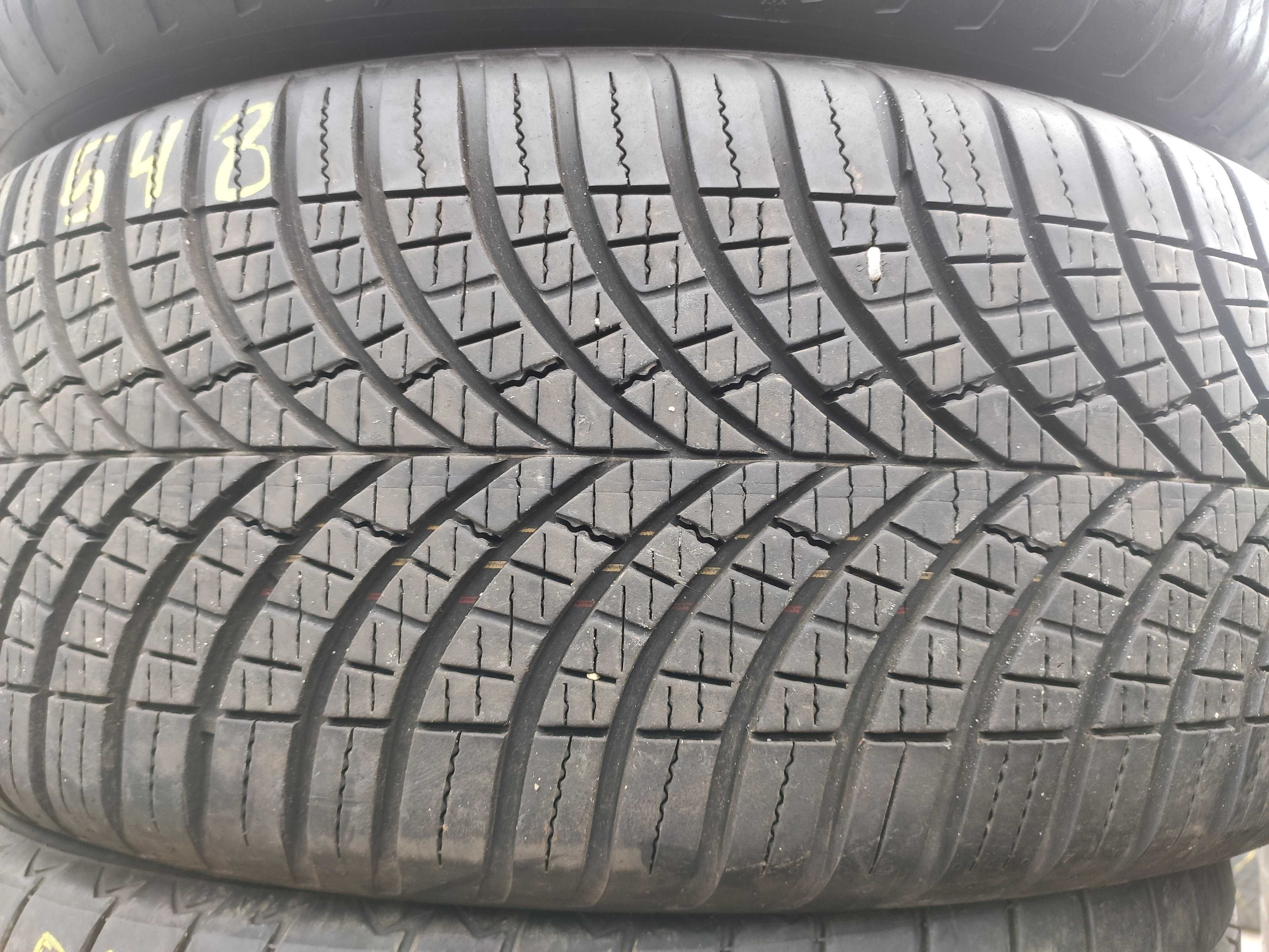 2бр Всесезонни гуми 245 45 20 - Goodyear - DOT 2022