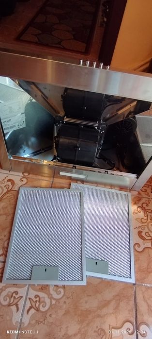 Hota inox Câtă. Hota este noua, nefolosită.