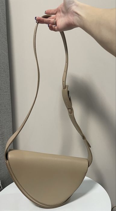 Бежова чанта през рамо