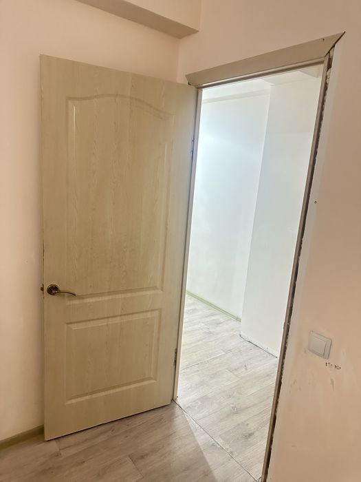 Прихожий шкаф, дверь 3шт,ванна,раковина,кух шкаф,газ,спальня шкаф