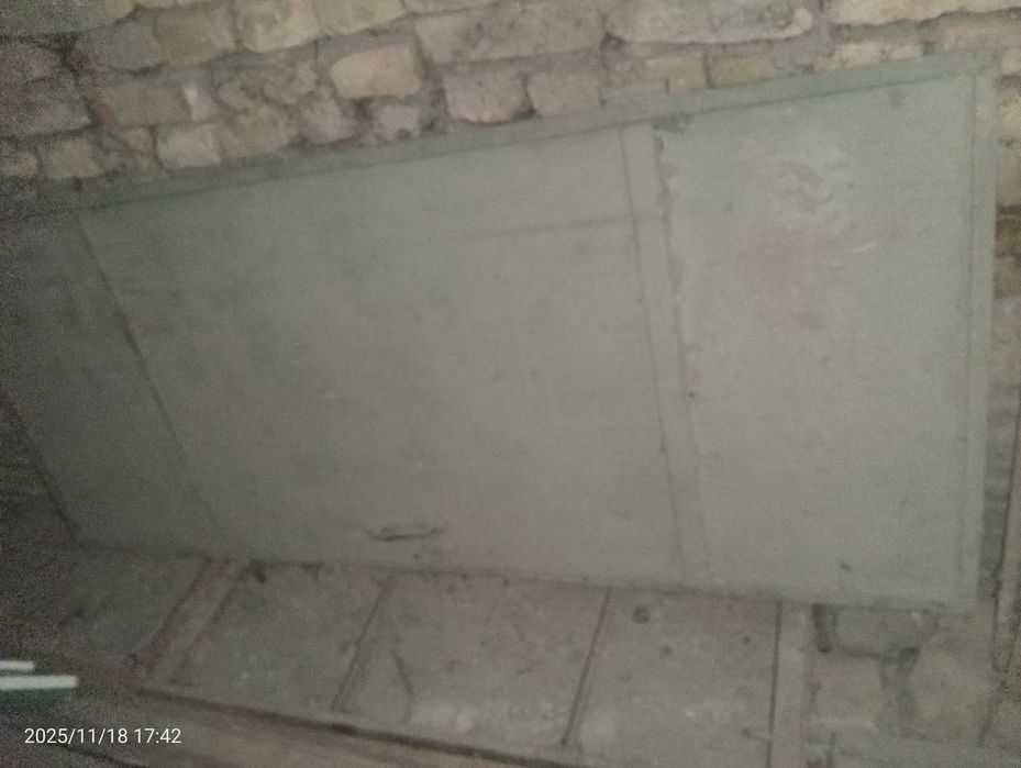 Темир кроват ва эшик дарвоза сотамиз.