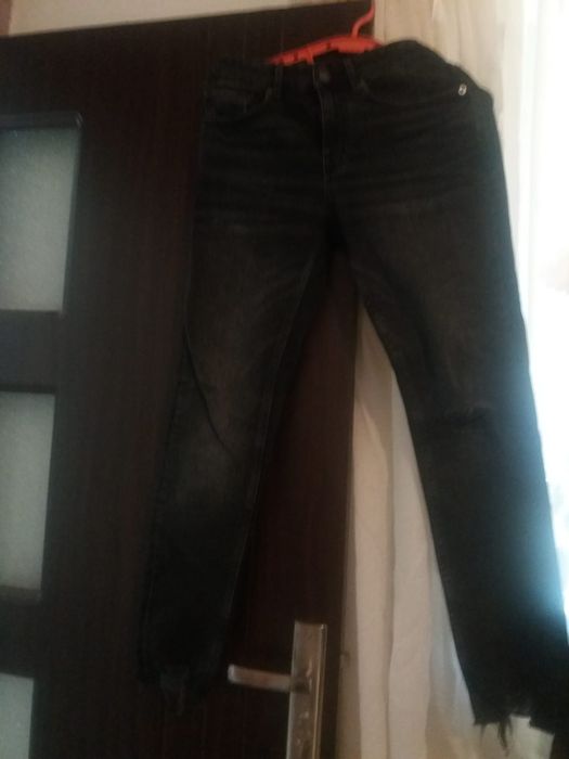 Blugi pull& bear negri skinny fit