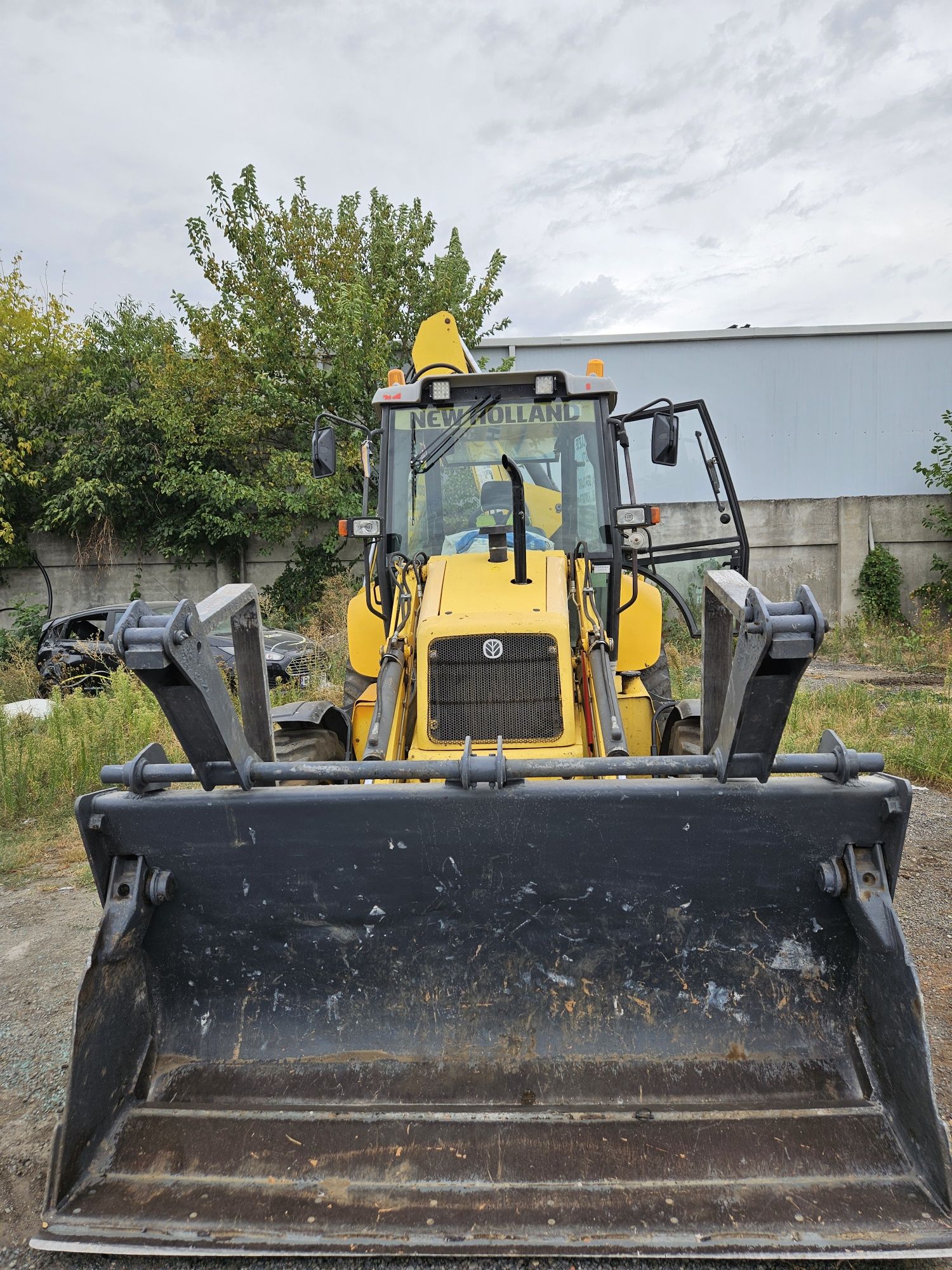 Buldoexcavator de închiriat