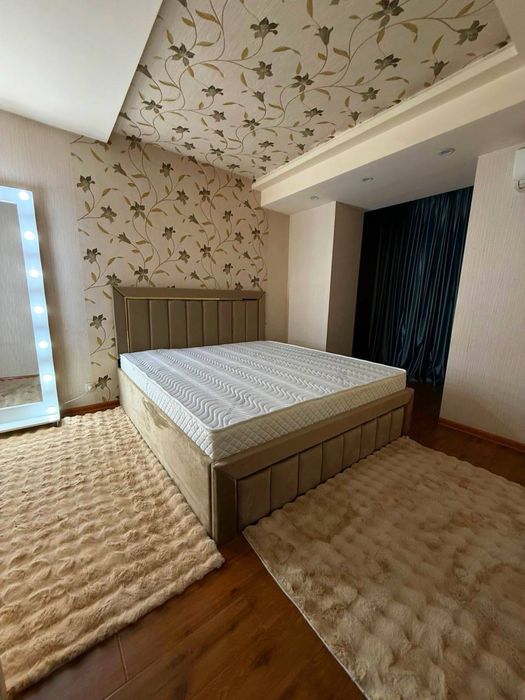 В центре города  Дархан Московские высотки