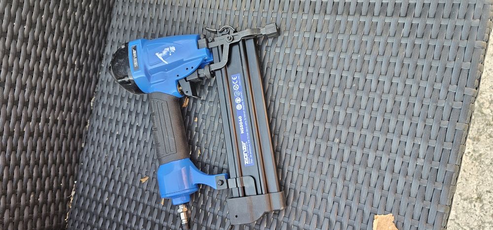 pistol cuie mici, pe aer. zinoair