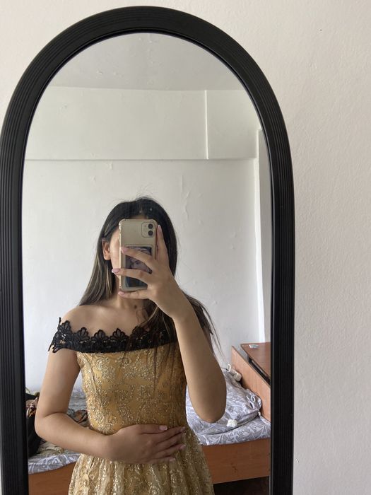 Сроочнооо продаю платье в отличном состоянии