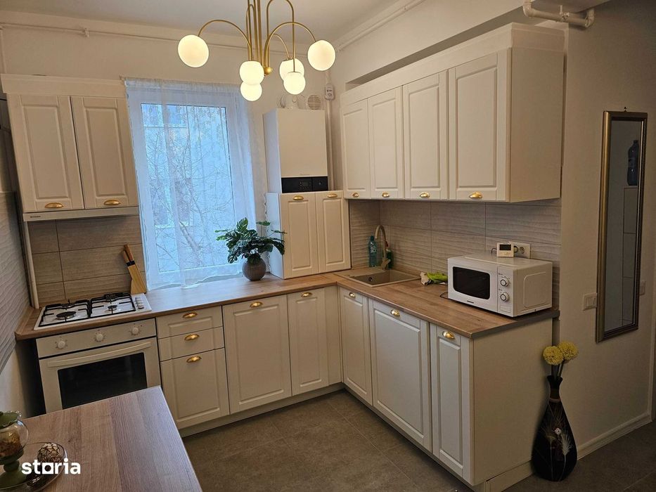 Inchiriez apartament  modern , 2 camere tip studio