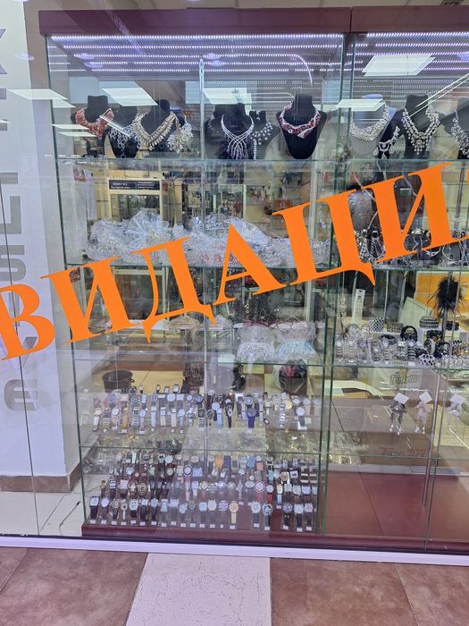 3 бр витрини с LED осветление