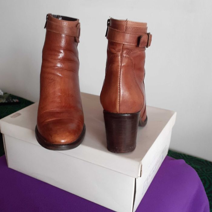 Елегантни боти от естествена кожа! Цената е \.