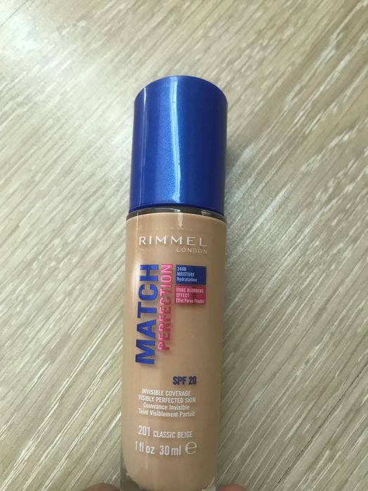 Течен фон дьо тен/ Rimmel match protection 20spf