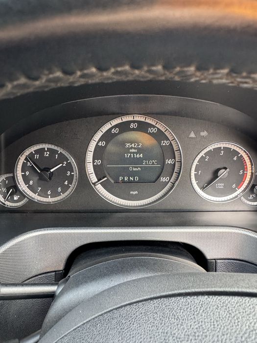 Dezmebrez Mercedes E220 volan dreapta