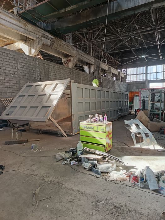 Команда профессиональных мастеров по кузовному ремонту автомобилей