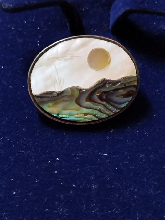 Broșă din sidef eleganta