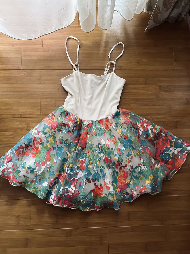 Rochie multicoloră de zi