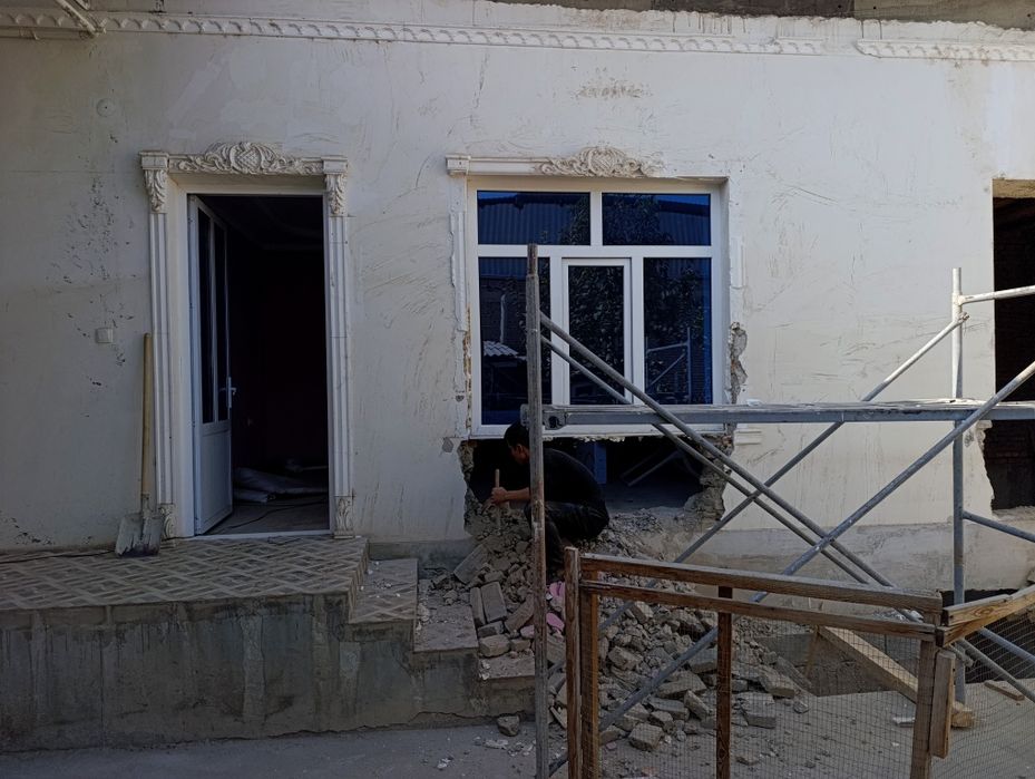 Ховли уй сотилади, тестилда 22 мактаб мулжал