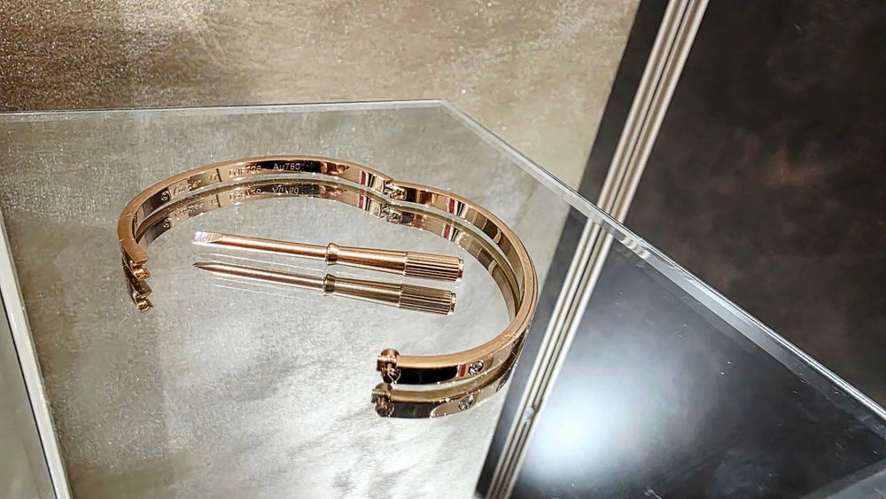 CARTIER Love Rose Gold 10 Diamonds Small Model Гривна с Отверка