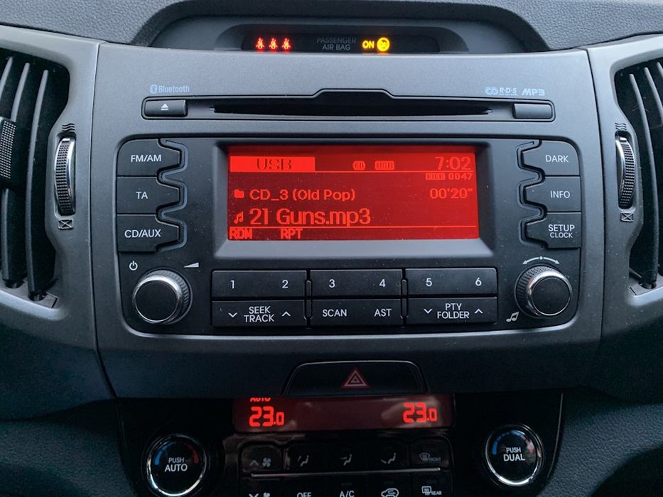 ПРОДАМ штатную магнитолу KIA sportage