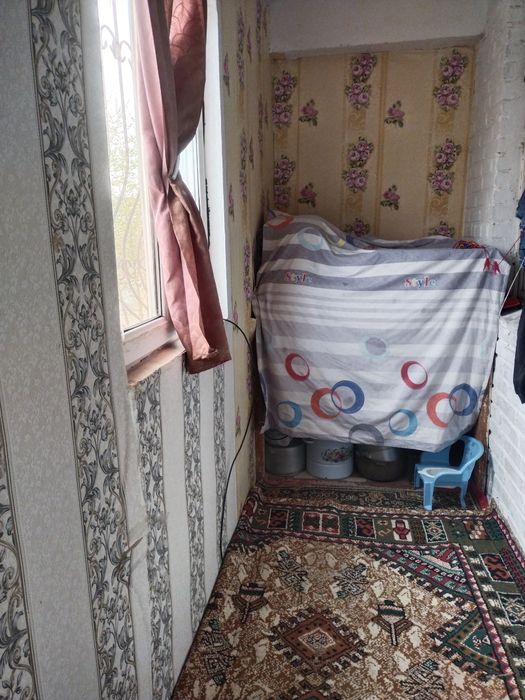 Uy sotiladi Zarafshan shahar 4-10-xxx 2xona 3xona qilingan