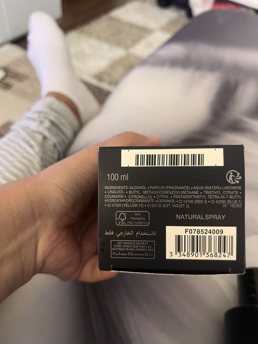 Original dior sauvage miros foarte tare persistent.