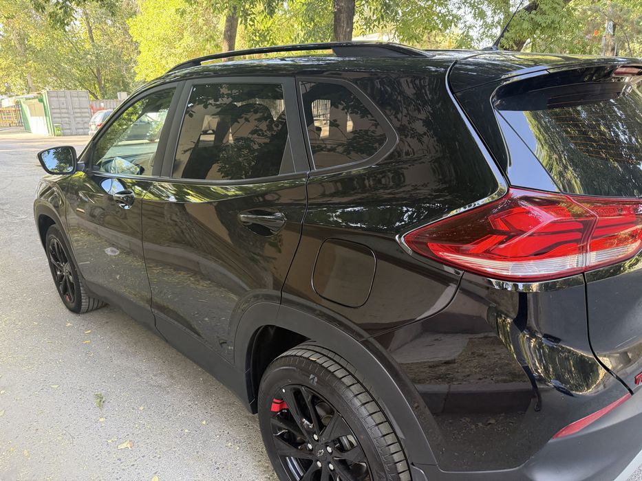 Tracker 2 Red lain 2021