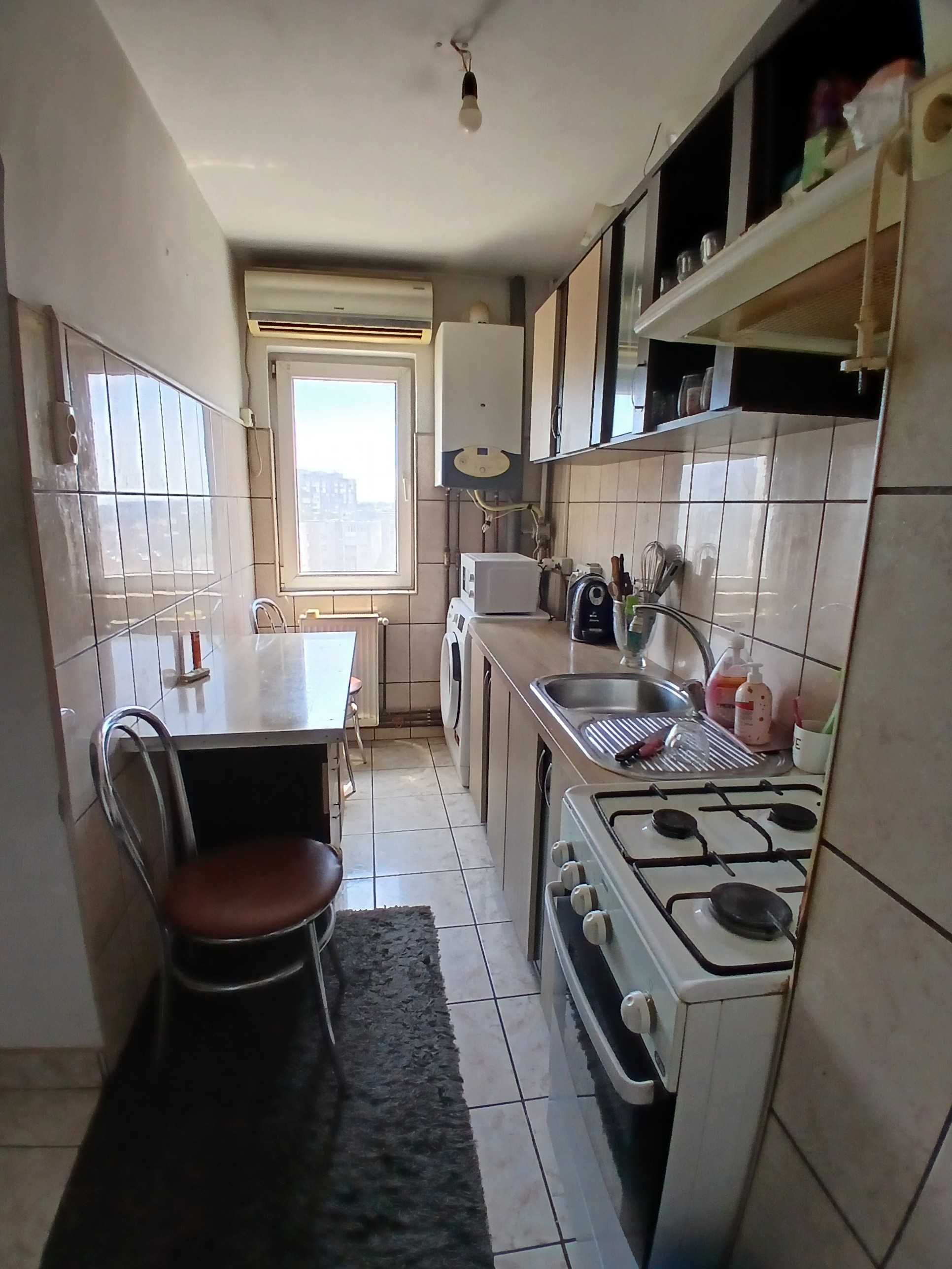 Vand apartament 3 camere decomandat