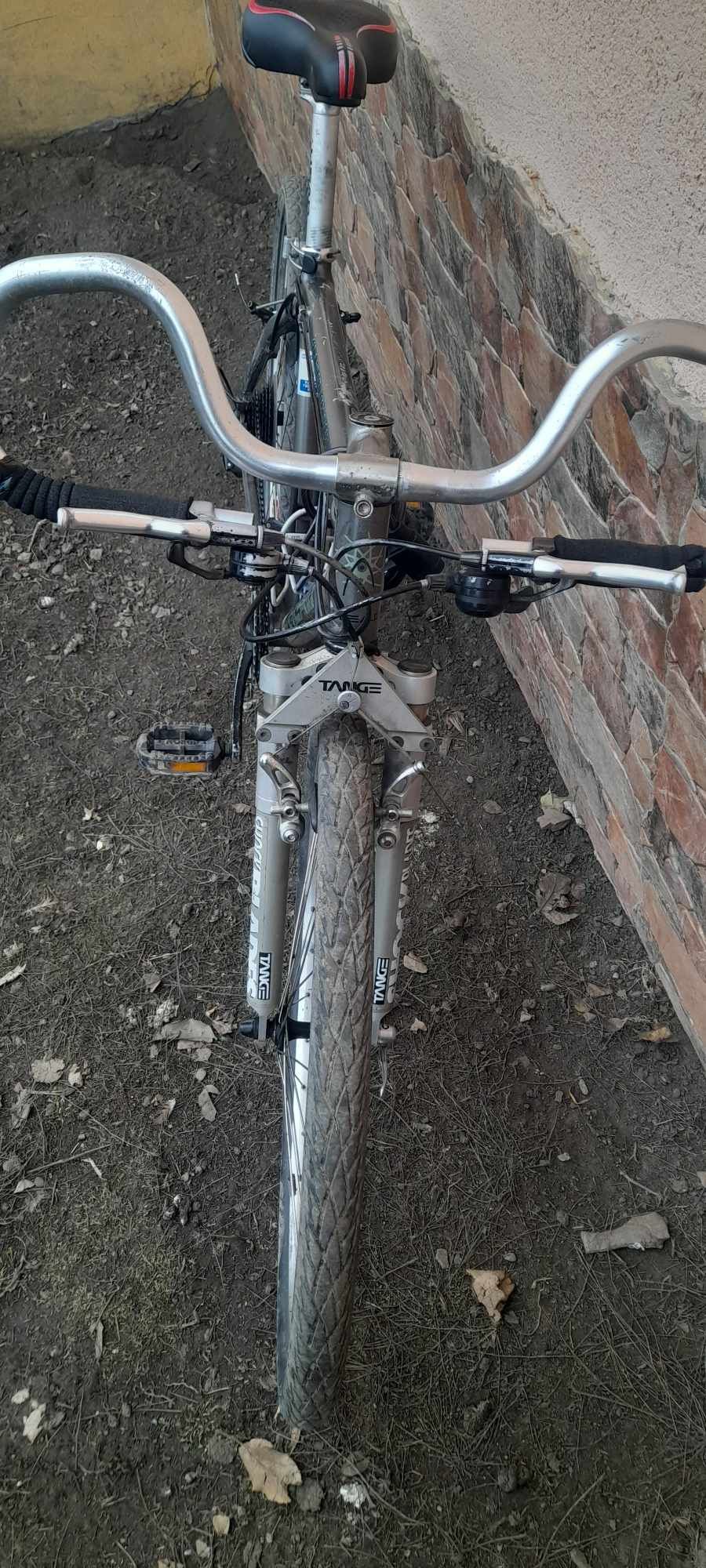 Vând bicicleta in stare foarte buna