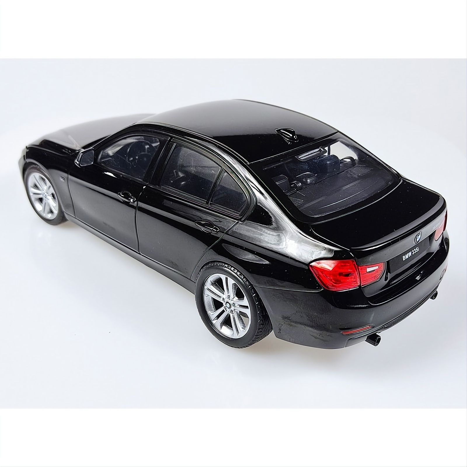 Macheta BMW 335i Welly 1:18