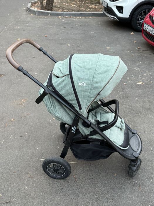 Продам коляску Joie