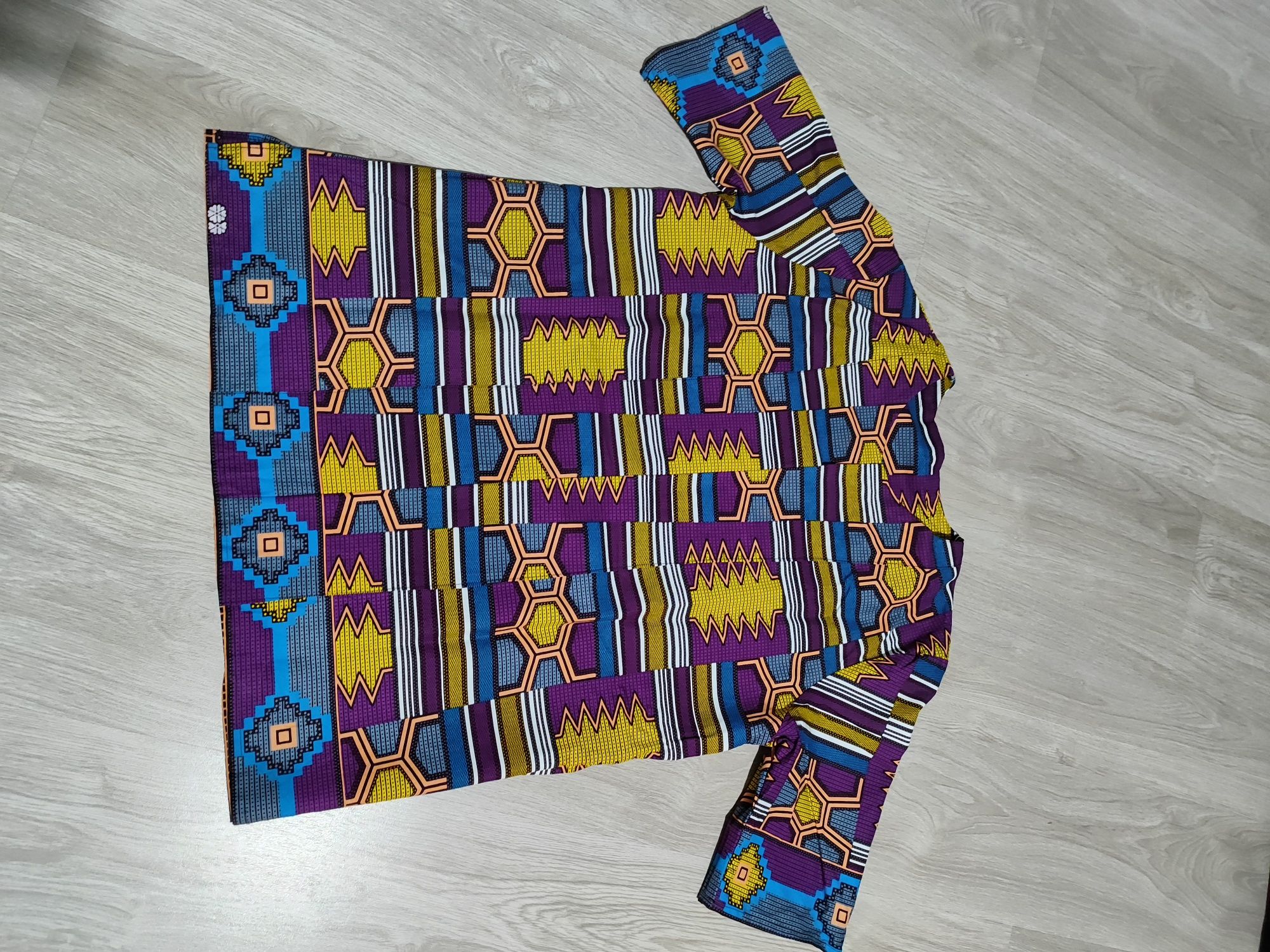 Tricou cu motive africane