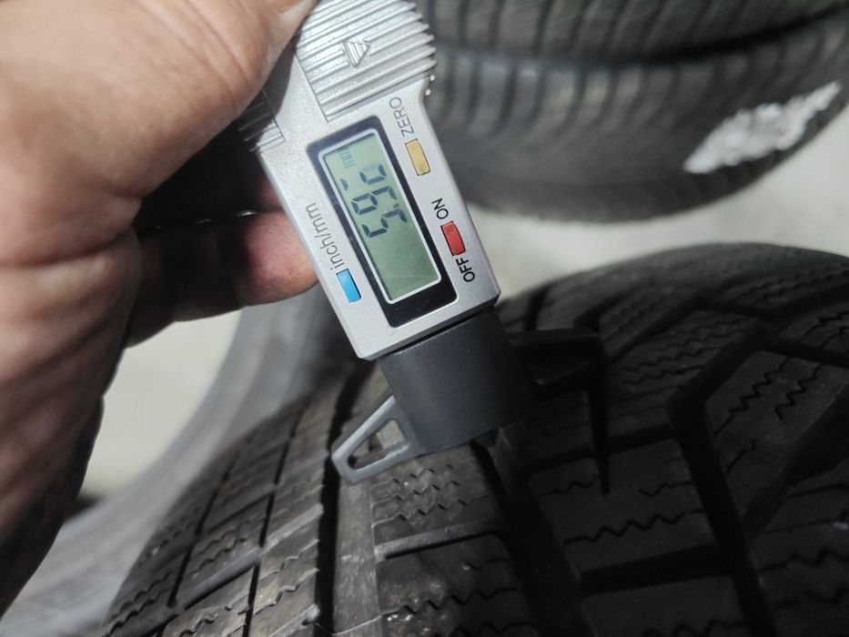 4бр.зимни гуми 225/45/18 Hankook