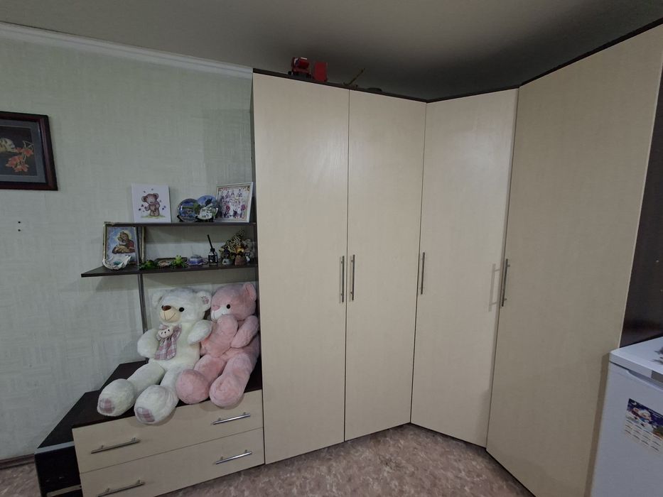 Продам угловой шкаф