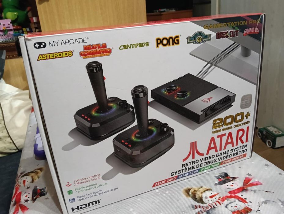 Sistem retro cu 200 jocuri video ATARI