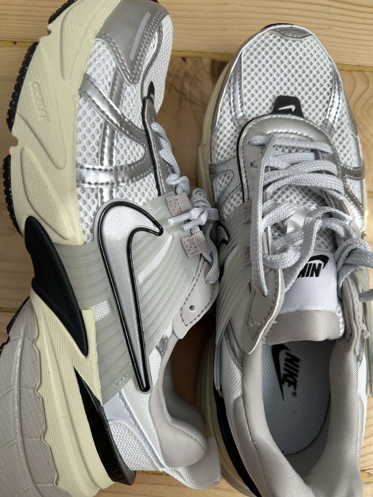 Nike V2K Run, 37.5, чисто нови