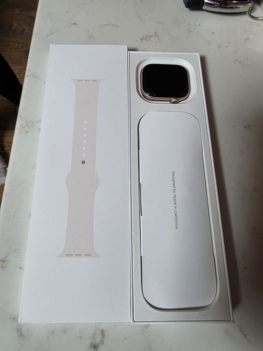 Продавам  Apple Watch S10