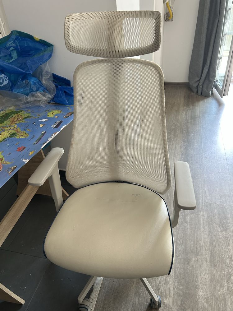 Scaun birou in stare buna, utilizat putin