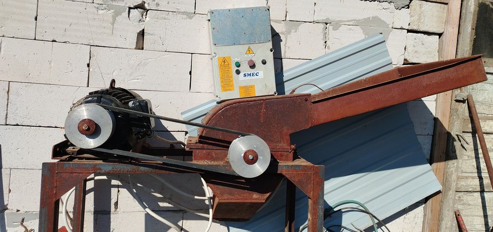 Vând moară cu ciocane la curent trifazic, motor 15 KW