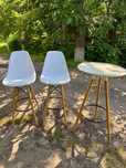 Set mobilier bar Mobexpert – masă + 2 scaune, stare impecabilă