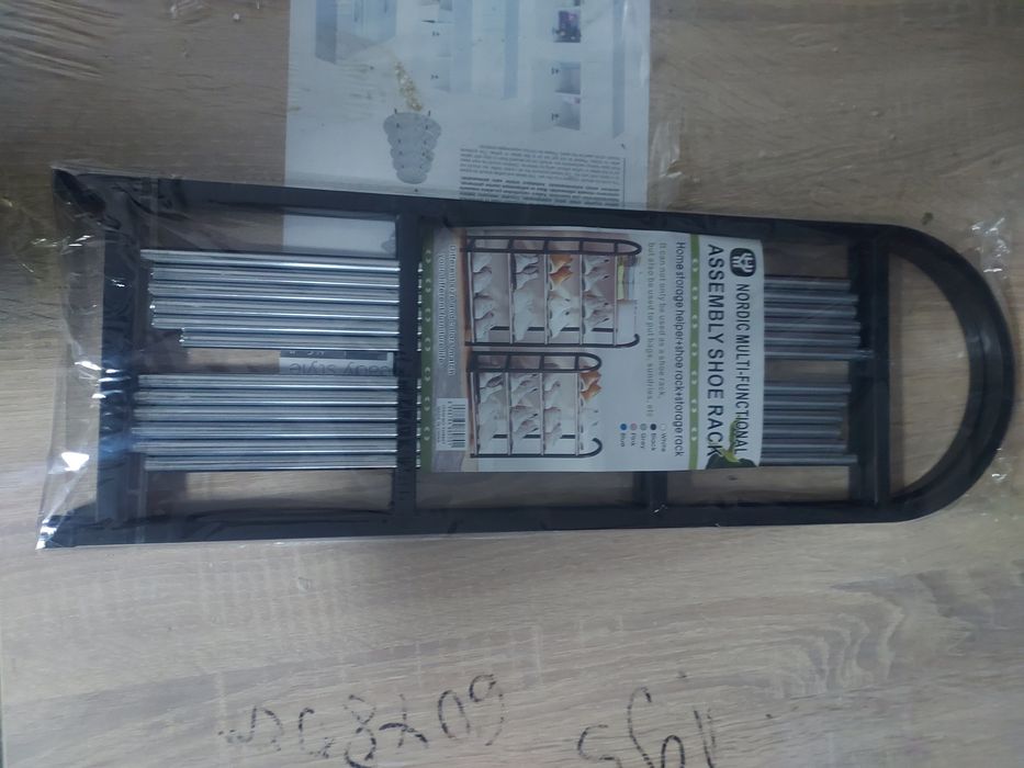 Raft pantofi metalic, 4 polite 8-10 per.pantofi..Dimensiuni în foto