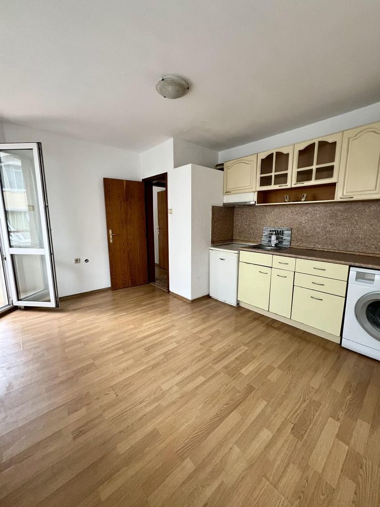 Продава се Тристаен апартамент в Бургас, Братя Миладинови - 65 кв.м за 2077 €/кв.м - Снимка #1