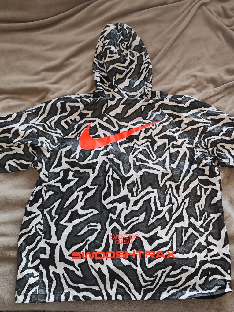 Ветровка Nike размер L става и за XL
