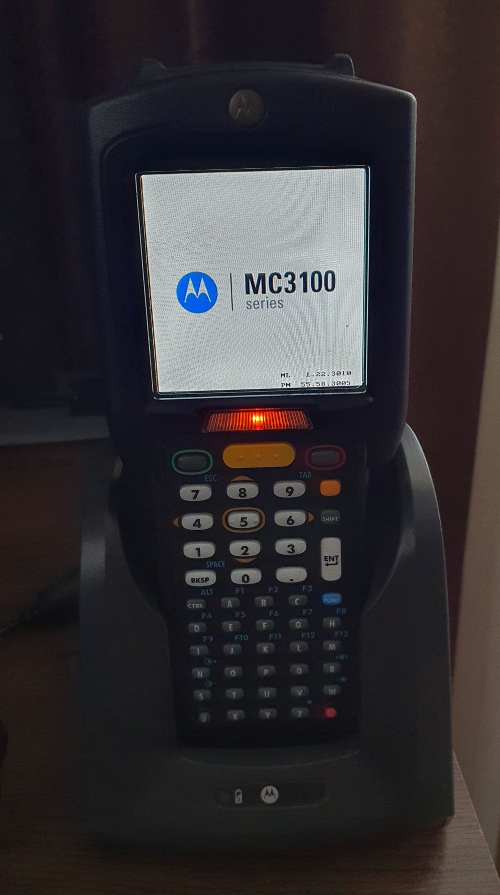 Motorola MC3190 - Ръчен мобилен баркод скенер с докинг станция