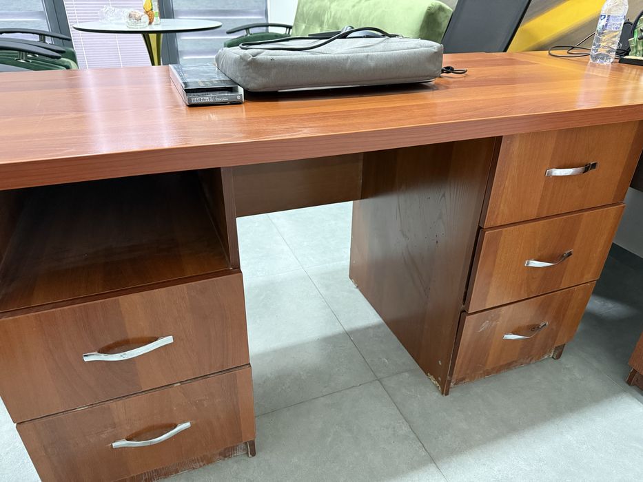 Kompyuter stol sotiladi 3ta bir xil rengi karicniviy a