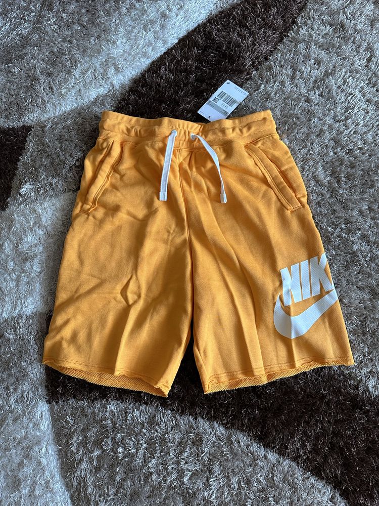 Къси панталони Nike