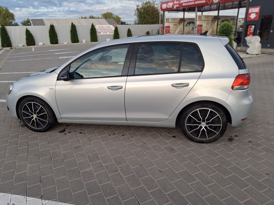 Vând Volkswagen Golf VI
