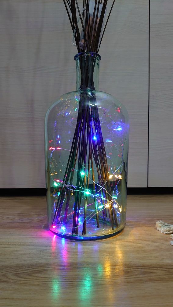 Obiect decorativ vaza sticla laborator luminite led si crengute