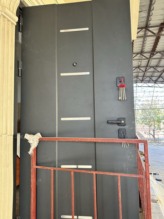 Есік бар сатылатын 2 штук новый ашылмаған у