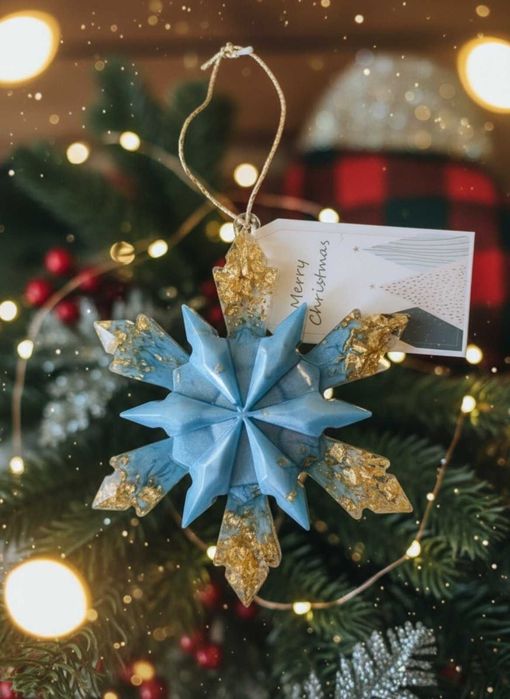 Коледни играчки  за елха от епоксидна смола 
Ръчно изработени фигурки