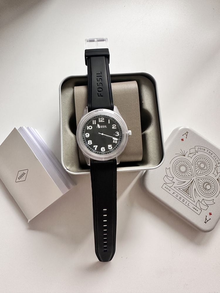 Часы кварцевые Fossil
